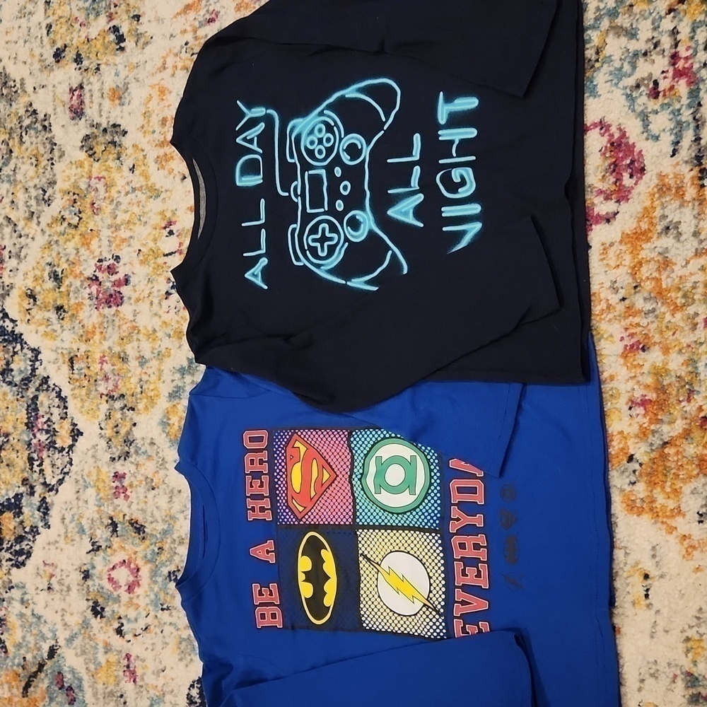 Old Navy/Justice League Lot of 2 Long Sleeve Tshirts